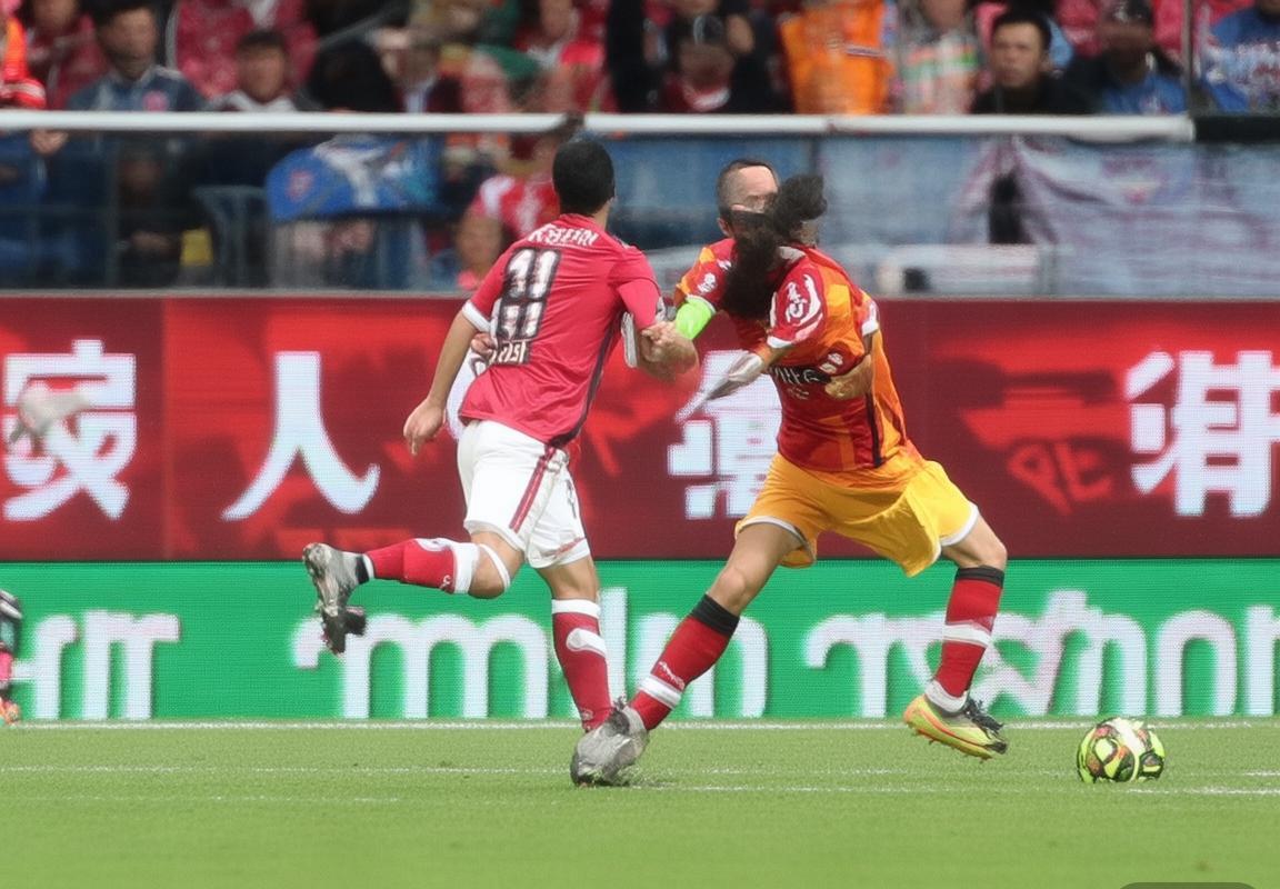 中超焦点对决：广州富力VS上海申花激战全纪录