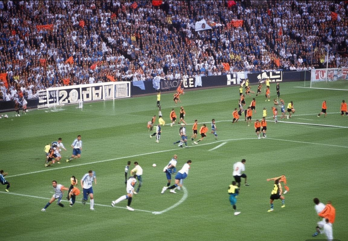 阿根廷荷兰友谊赛：梅西领衔巅峰对决回顾