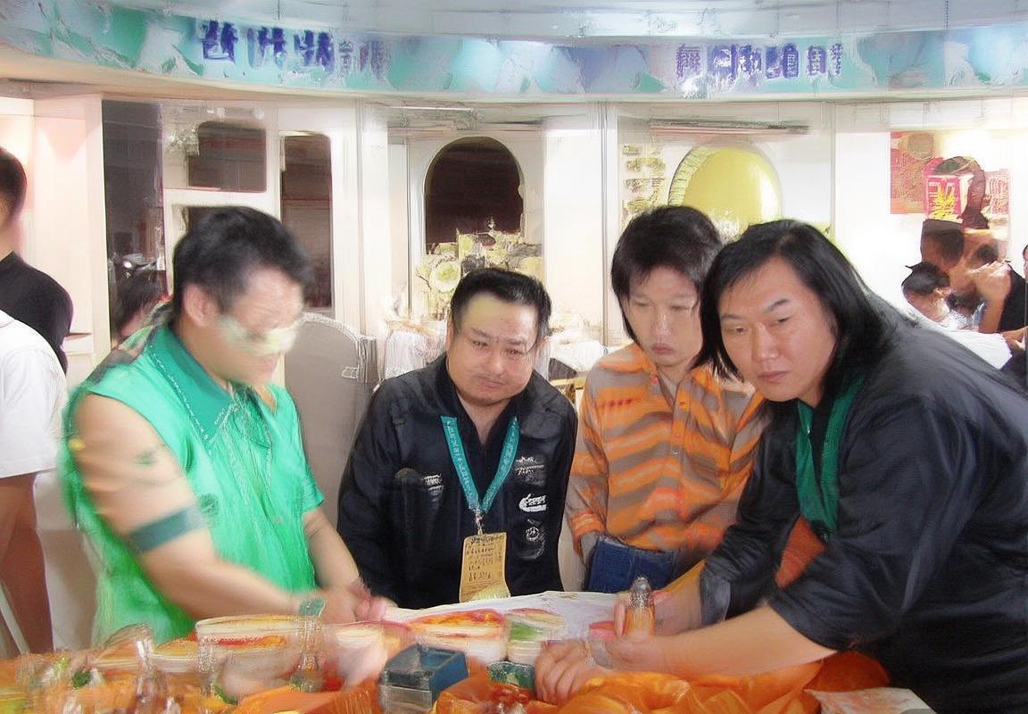 方硕篮球之路：从青涩少年到篮球明星的成长历程